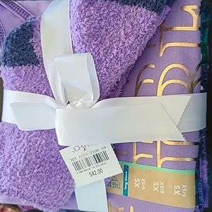 THEREABOUTS GIRLS 3 PIECE PURPLE PAJAMA AND SOCK SET SIZE EXTRA SMALL 6/6X.
